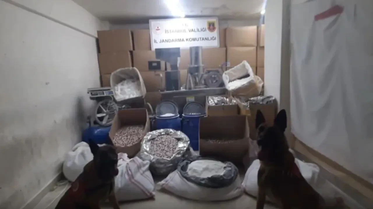 İstanbul'da zehir tacirlerine büyük darbe! Milyonlarca adet uyuşturucu hap ele geçirildi