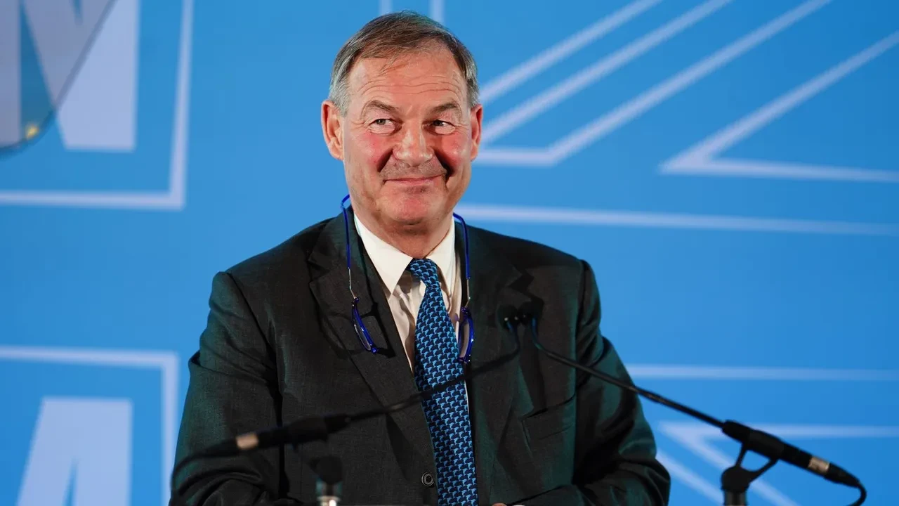 Kürek takımını düzensiz göçmen zannetti, ortalık karıştı