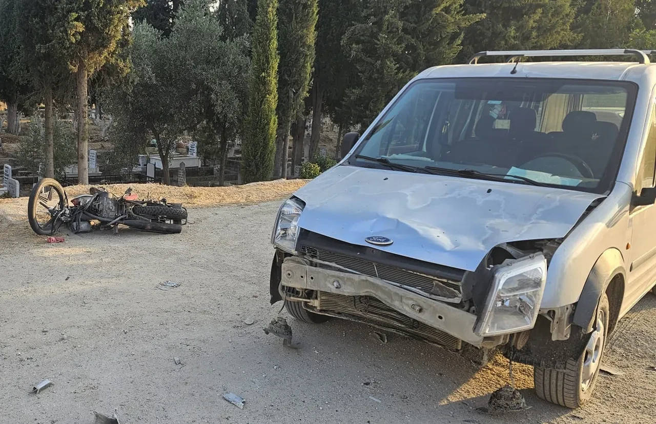 Mezarlığın yanında kaza geçiren motosiklet sürücüsü öldü