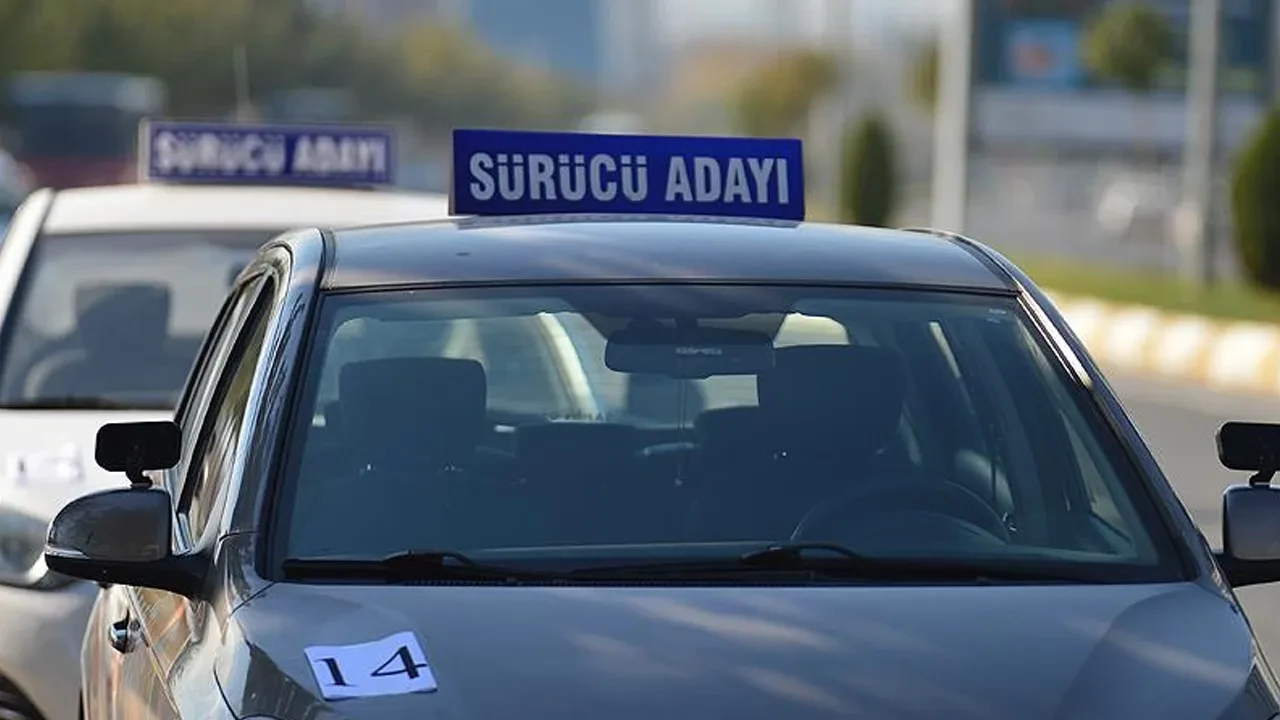 Sahte diploma, sınavsız ehliyet... Skandallar bitmiyor: İnternetten direksiyon başına giden yol