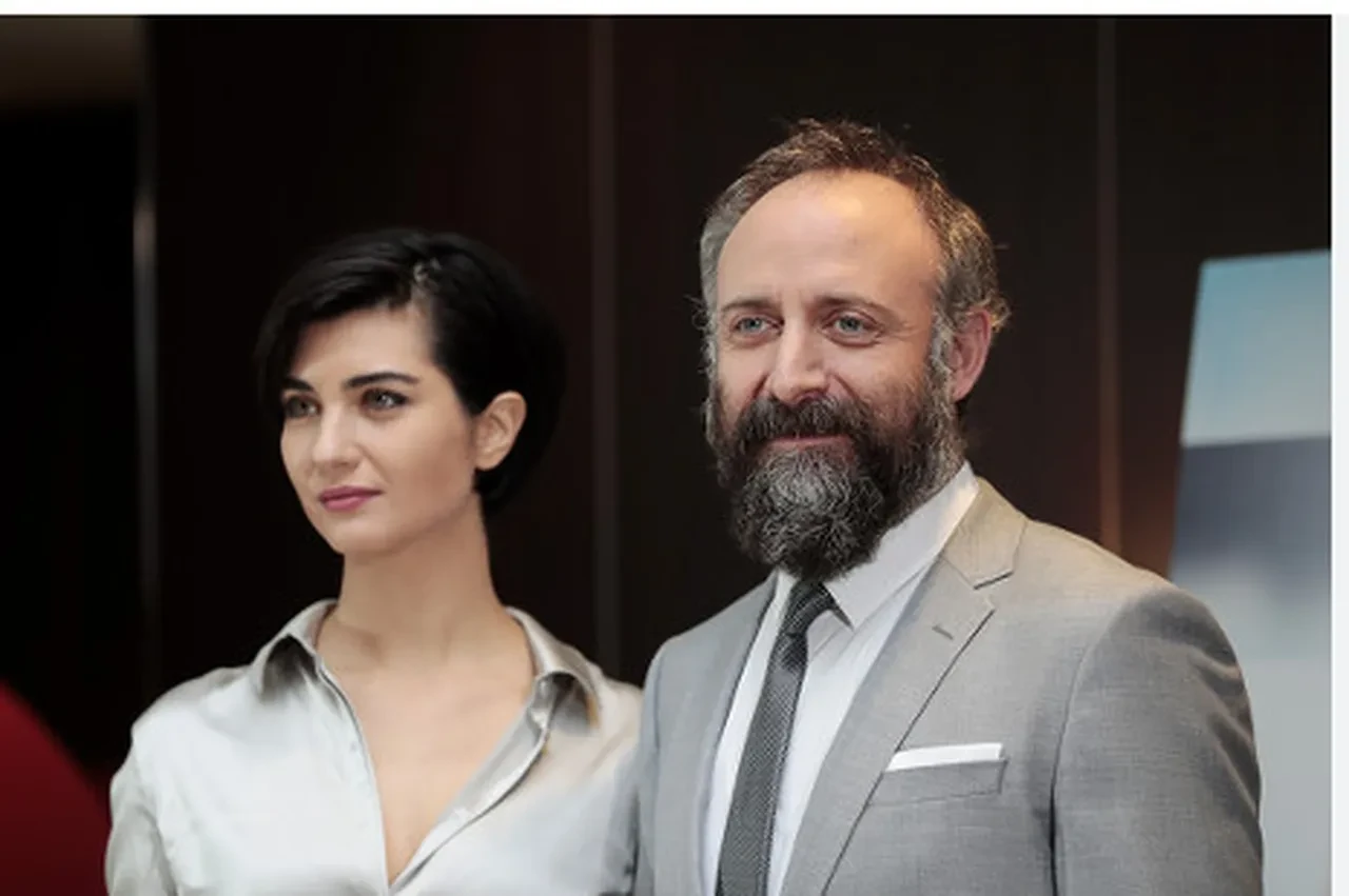 Tuba Büyüküstün'e Kral Kaybederse'den teklif