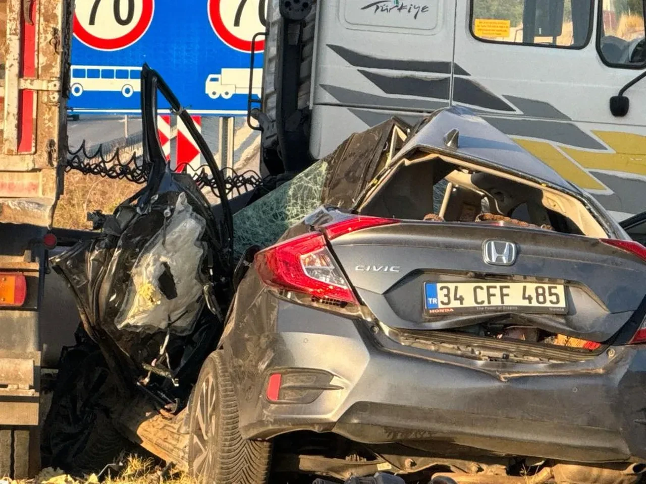 Bilecik'te tır ile otomobil çarpıştı: Ölü ve yaralılar var!