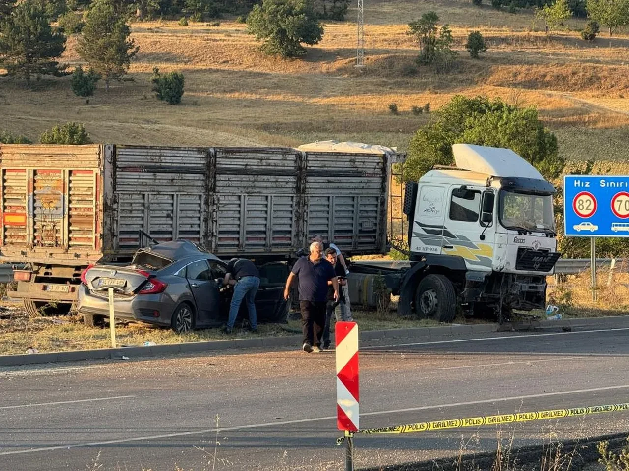 Bilecik'te tır ile otomobil çarpıştı: Ölü ve yaralılar var!