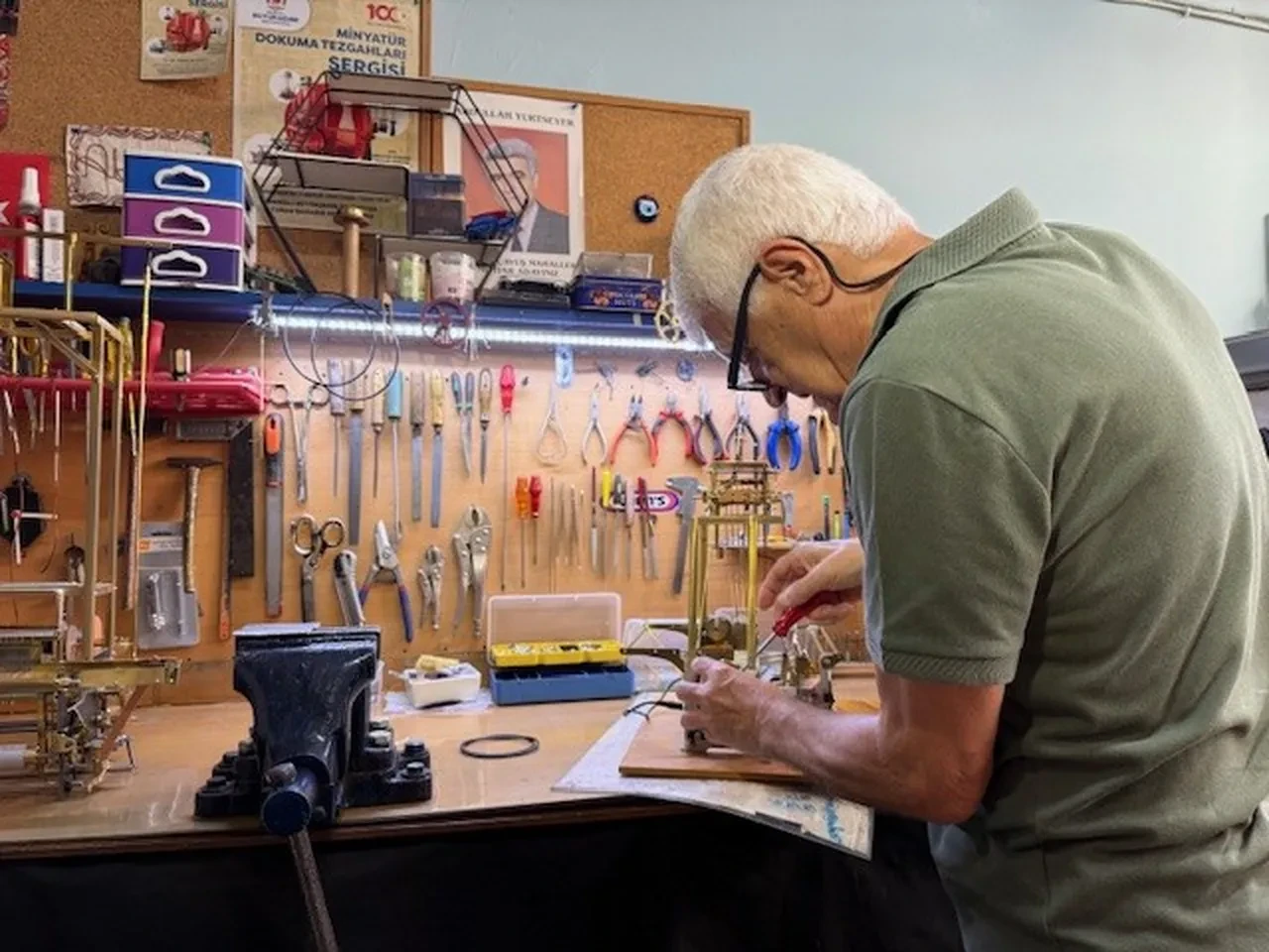 Bu koleksiyon dünyada tek: Küçücük atölyesinde yaptıkları hayran bırakıyor: 'Satmaya kıyamıyorum'