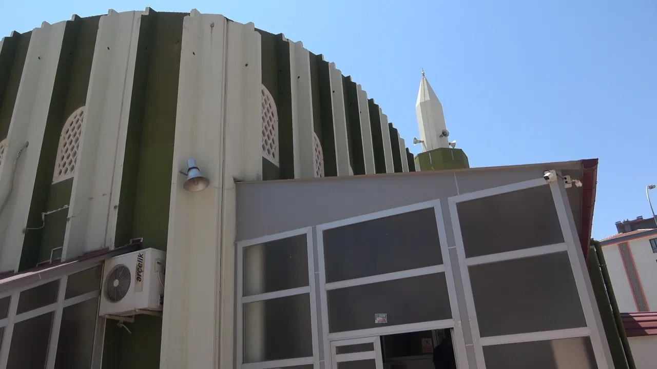 Caminin adı Google'da yanlış görününce cemaat 'hristiyan ismi' deyip değiştirilmesini istedi