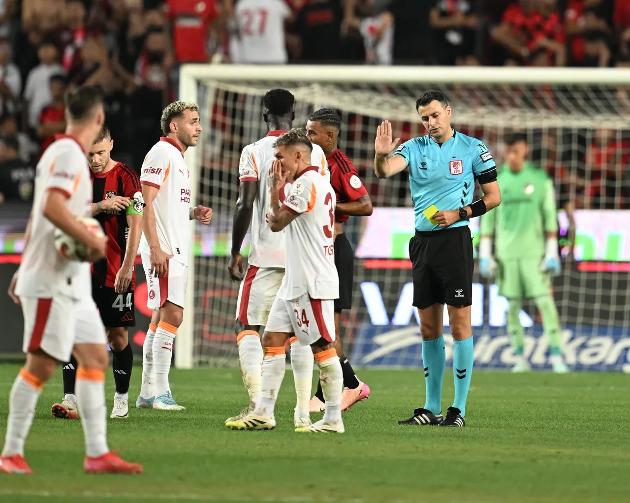 Fenerbahçe'den hakem kararlarına sert tepki! Galatasaray maçı için TFF'ye çağrı yaptı