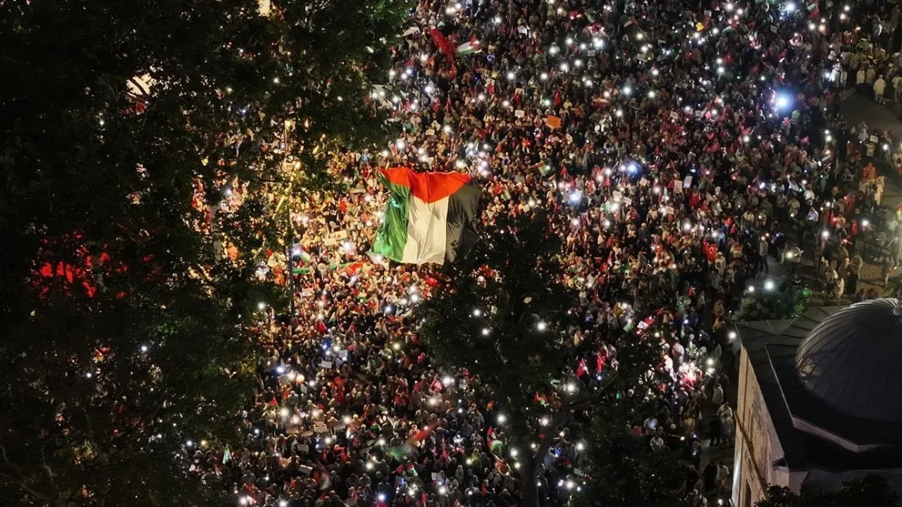 İstanbul Gazze için ayakta: On binler dünyaya böyle mesaj verdi!