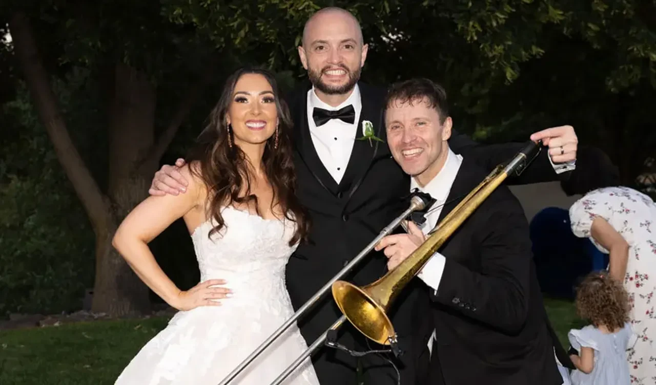 Masraflar şakayı gerçeğe dönüştürdü! Düğün günü davetlilere bilet kesti