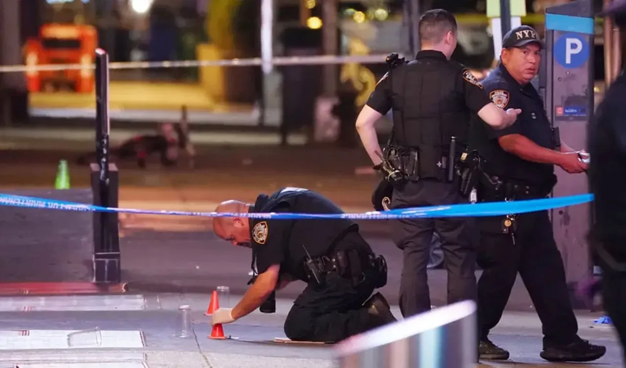 New York'un göbeğinde silahlı saldırı! Yaralılar var