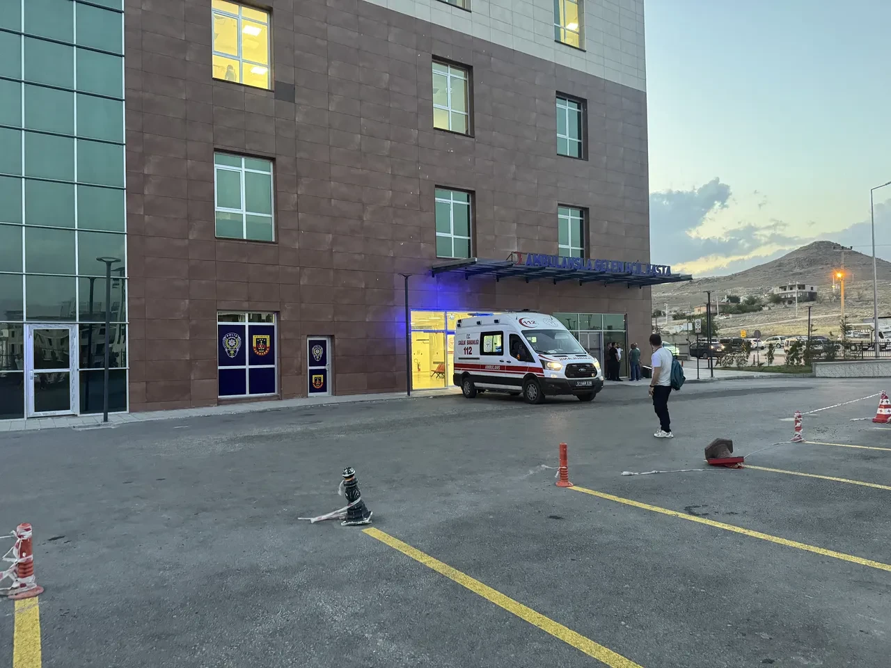 Niğde'de oto galeriye silahlı saldırı! 8 yaşındaki çocuk başından vuruldu