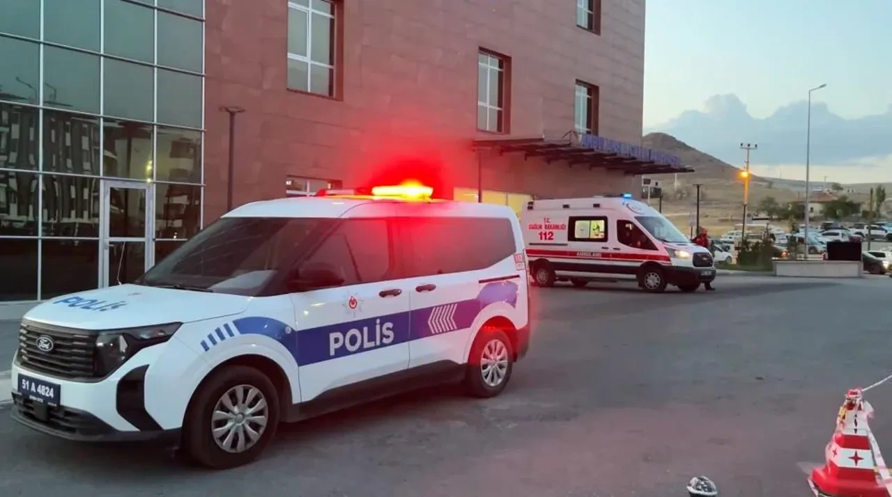 Niğde'de oto galeriye silahlı saldırı! 8 yaşındaki çocuk başından vuruldu