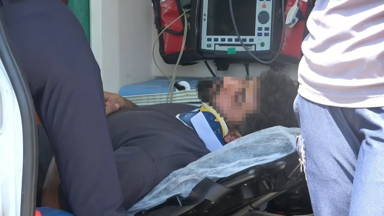 Polislerin olduğu aracı hurdaya çevirdi! 3 araca çarpıp kaçtı