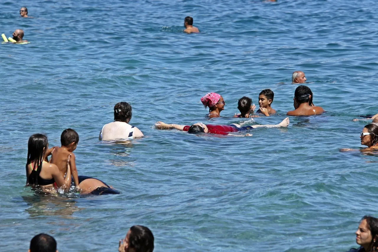 Sokaklar boşaldı denize giren çıkamadı! Su sıcaklığını gören şaşırdı