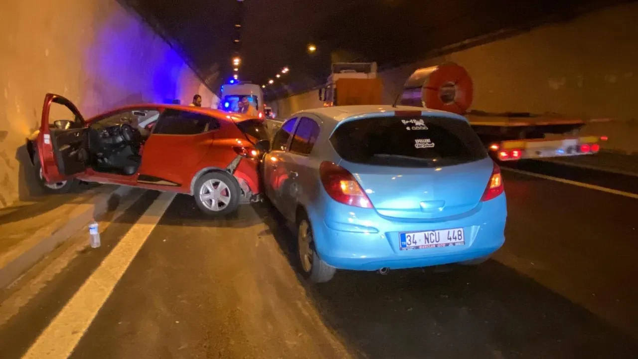 TEM'de 7 araç birbirine girdi! Yaralılar var