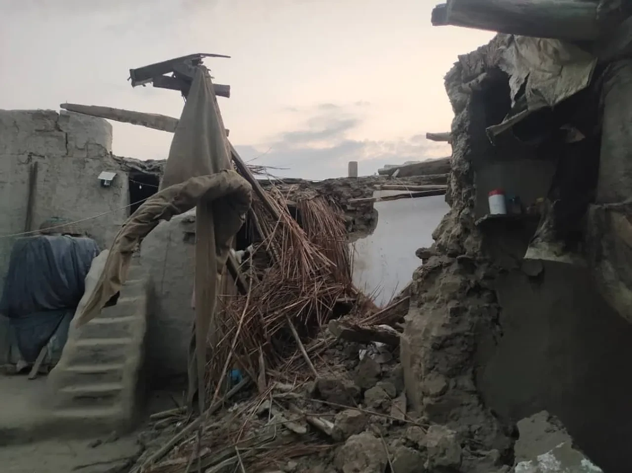 Afganistan depreminde kaç kişi öldü? 6,1 büyüklüğünde depremde can kaybı sayısı