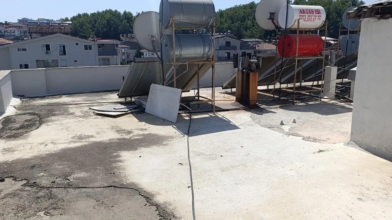 Antalya'da korkunç ölüm! Anahtarını unuttu, eceli hortumdan geldi 