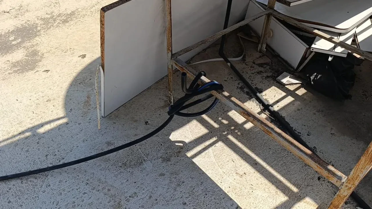 Antalya'da korkunç ölüm! Anahtarını unuttu, eceli hortumdan geldi 