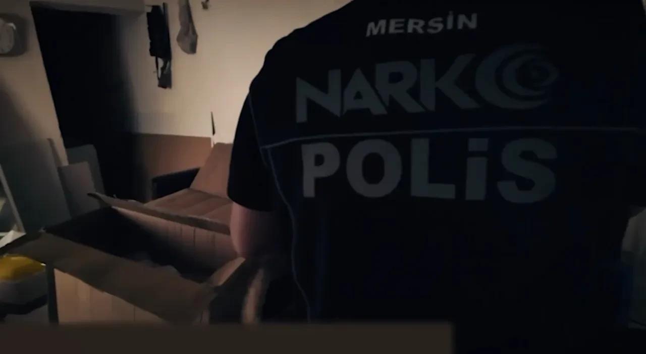 Bakan Yerlikaya duyurdu! Gençleri zehirleyeceklerdi: Milyonlarca hap ele geçirildi