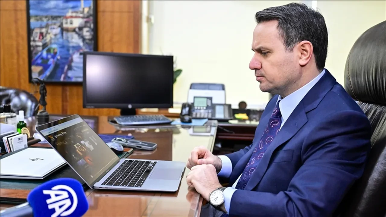 Başsavcı Akın Gürlek'i evinin önünde bekleyen iki kişi gözaltına alındı