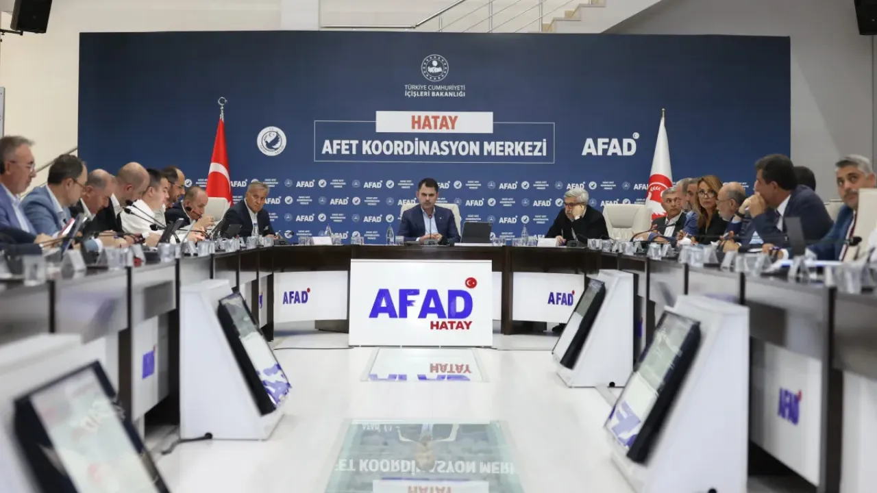 CHP ve İYİ Partili vekillerden Bakan Kurum'a övgü dolu sözler! Hatay'da güven tam 