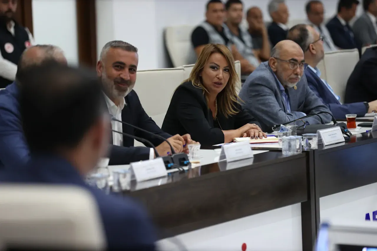 CHP ve İYİ Partili vekillerden Bakan Kurum'a övgü dolu sözler! Hatay'da güven tam 