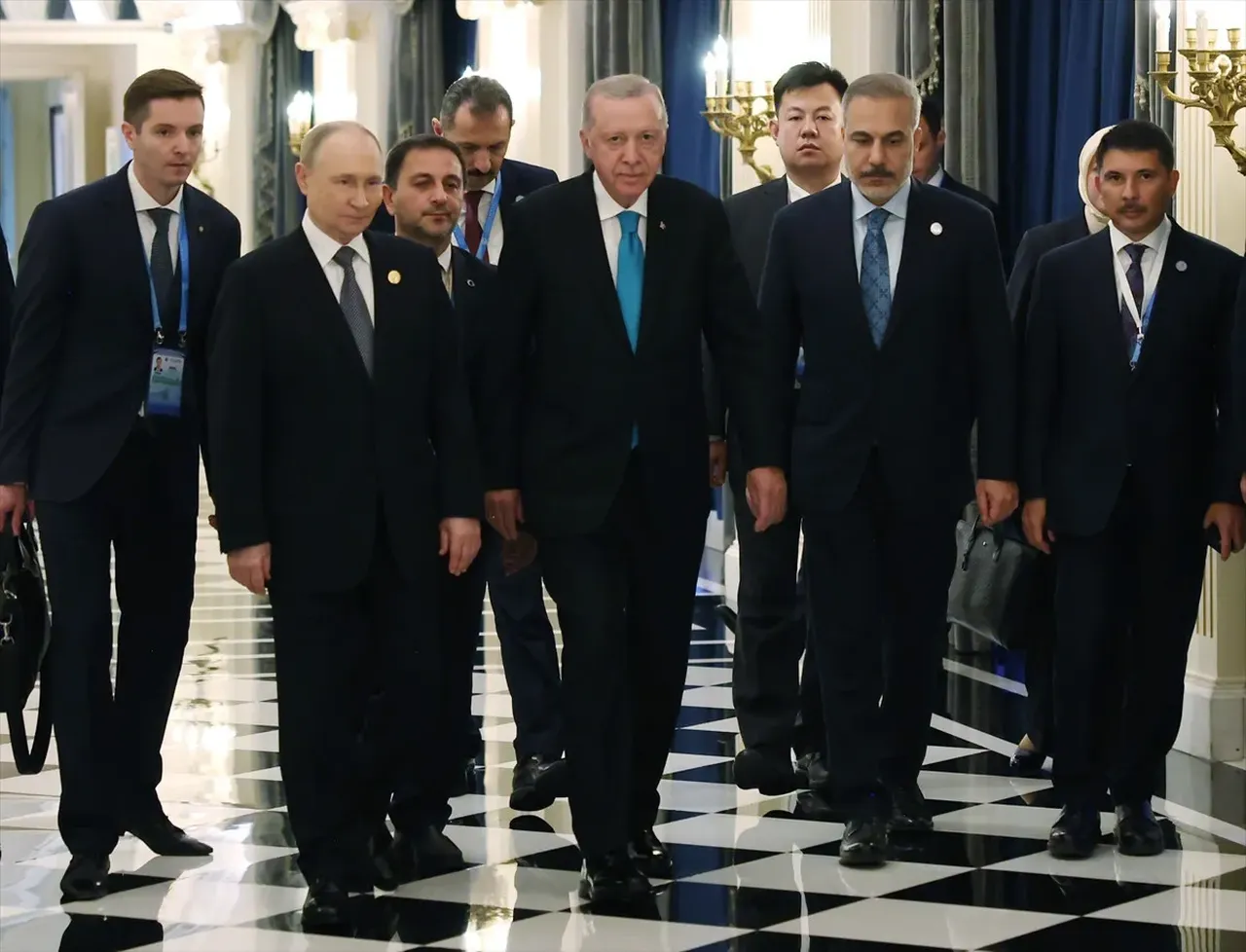 Cumhurbaşkanı Erdoğan'dan Çin'de diplomasi trafiği! Putin'e Türkiye daveti