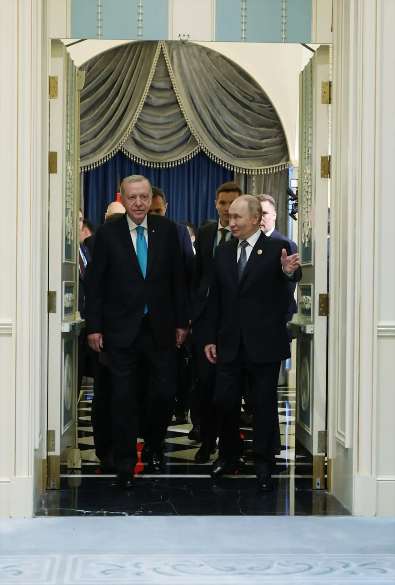 Cumhurbaşkanı Erdoğan'dan Çin'de diplomasi trafiği! Putin'e Türkiye daveti