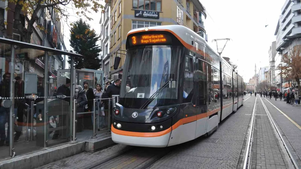 Eskişehir tramvay neden çalışmıyor, yok? ESTRAM 1-4 Eylül gece seferi duyurusu 