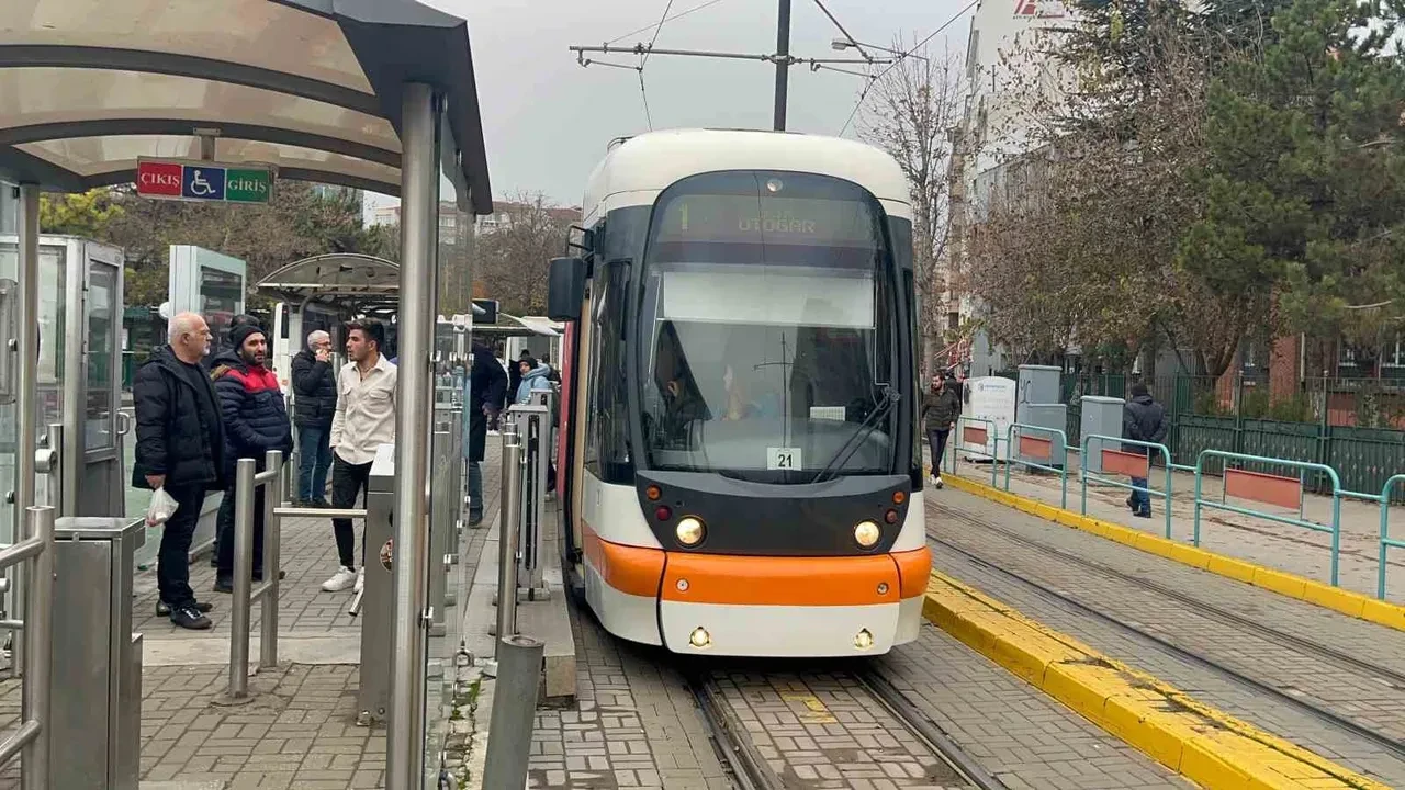 Eskişehir tramvay neden çalışmıyor, yok? ESTRAM 1-4 Eylül gece seferi duyurusu