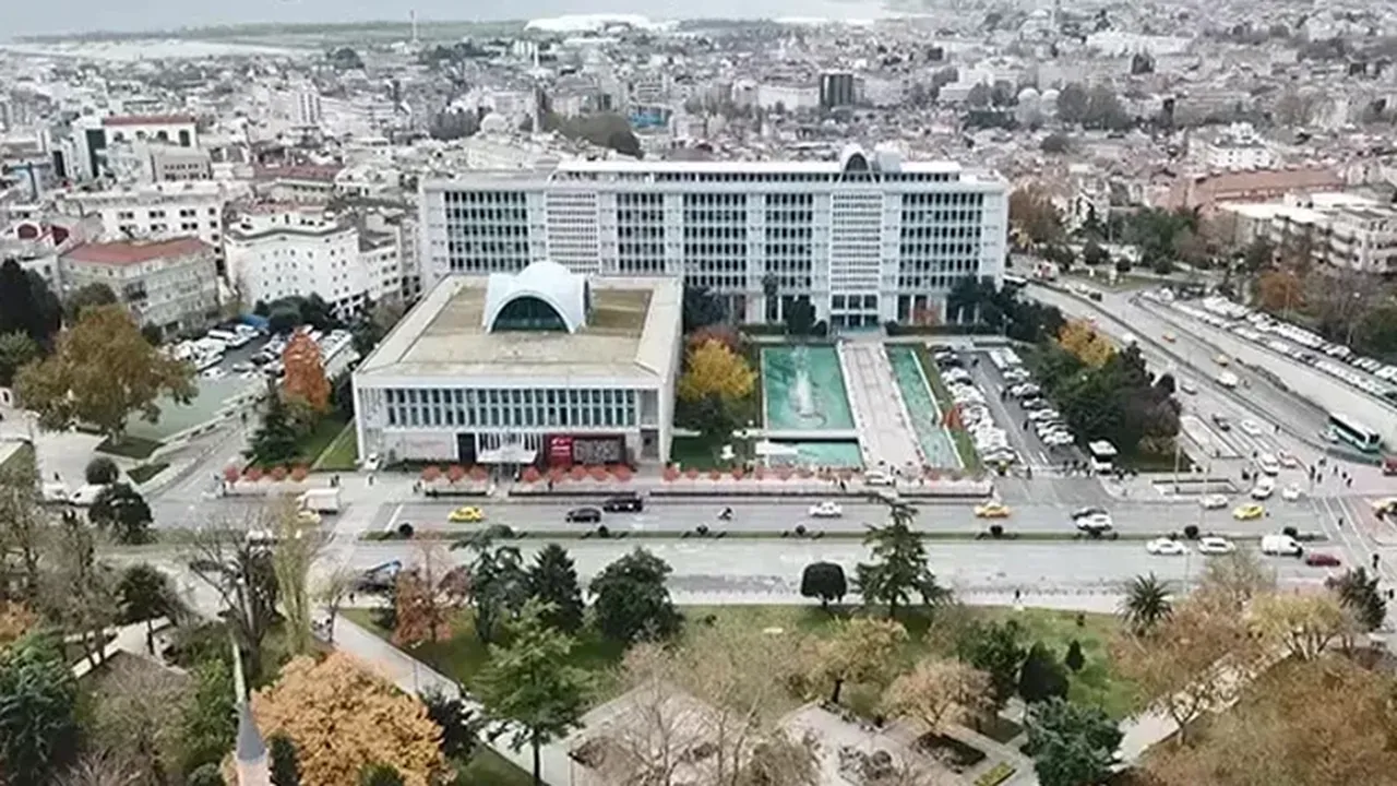 İBB soruşturmasında sıcak gelişme! Murat Gülibrahimoğlu ve Emrah Bağdatlı hakkında kırmızı bülten