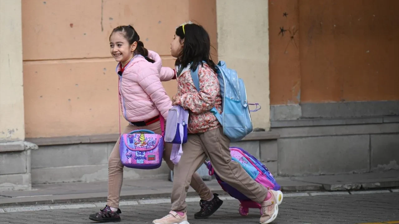 Miniklerin uyum haftası başladı, uzmanlardan uyarı geldi! Aman dikkat: 5 kiloyu geçmesin