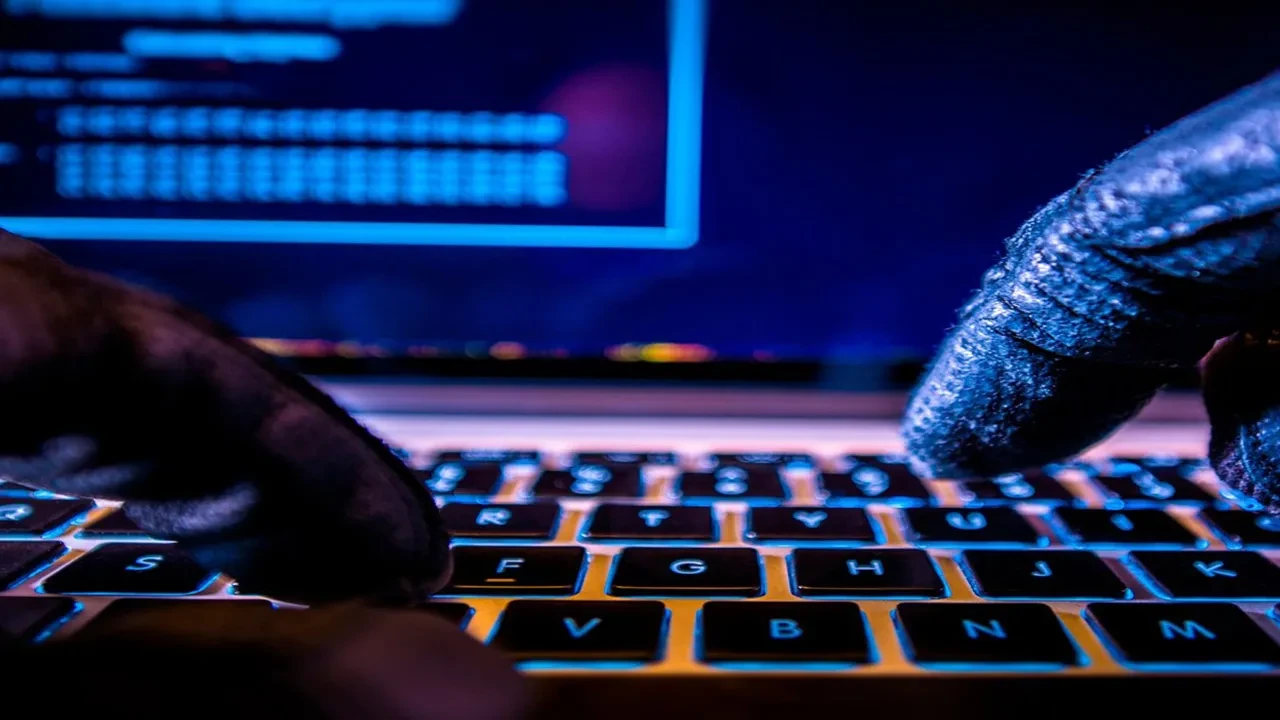 MİT'ten siber dolandırıcılık şebekesine operasyon: Bin 250 internet sitesi erişime kapatıldı