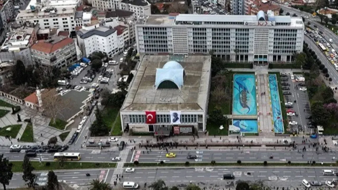 Murat Gülibrahimoğlu kim suçu ne? İBB soruşturmasında kırmızı bülten kararı