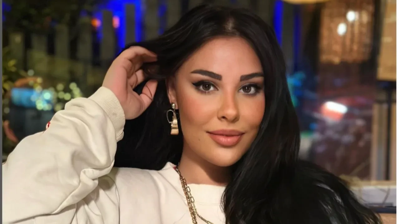 Tuğçe Tayfur'a sahnede talihsiz kaza! Düşme anı kameralara yansıdı 