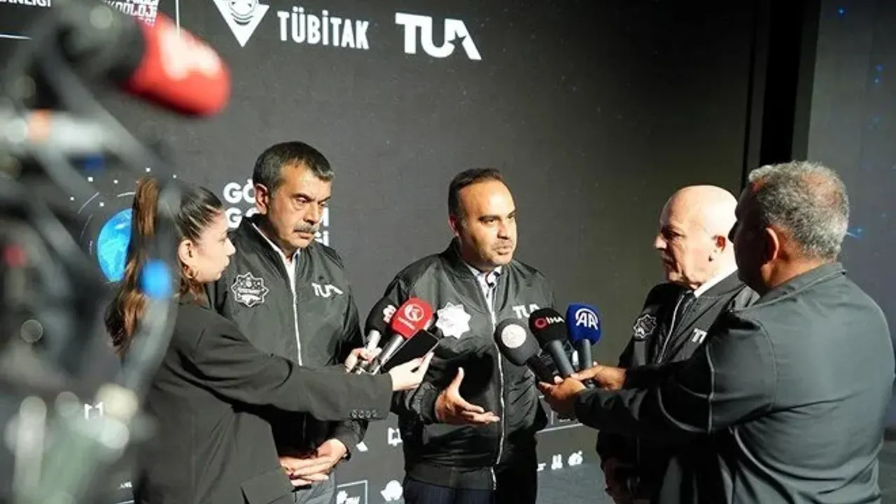 Türkiye Ay'a milli uzay aracıyla gidecek! Bakan Kacır yolculuğun tarihini açıkladı