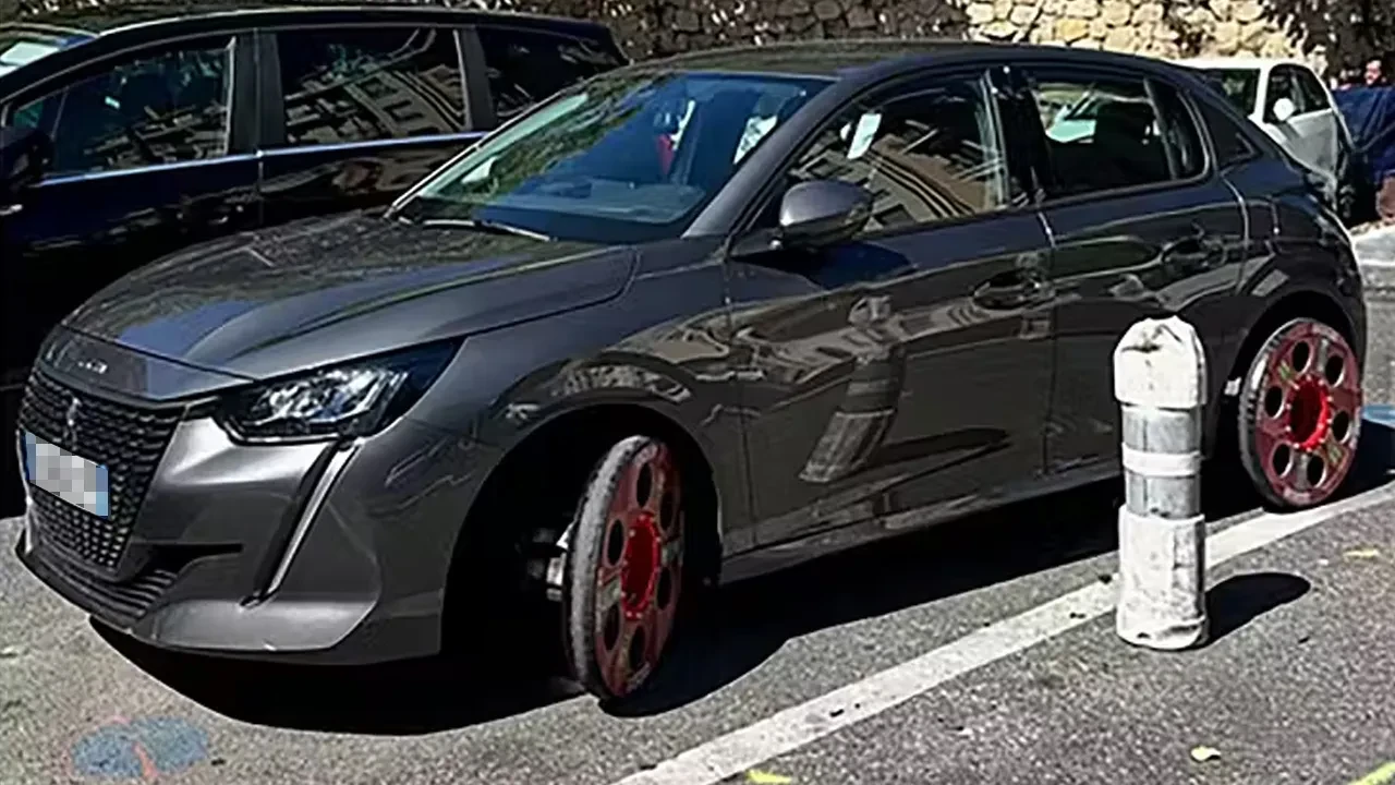 Yeni trend dar lastik mi? Park halindeki araç gündeme oturdu
