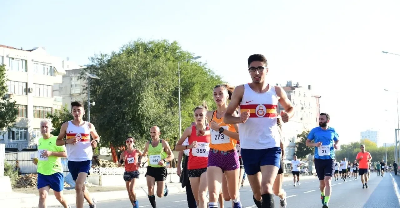 2025 İBB İstanbul'u Koşuyorum Maratonu ne zaman kimler katılabilir?