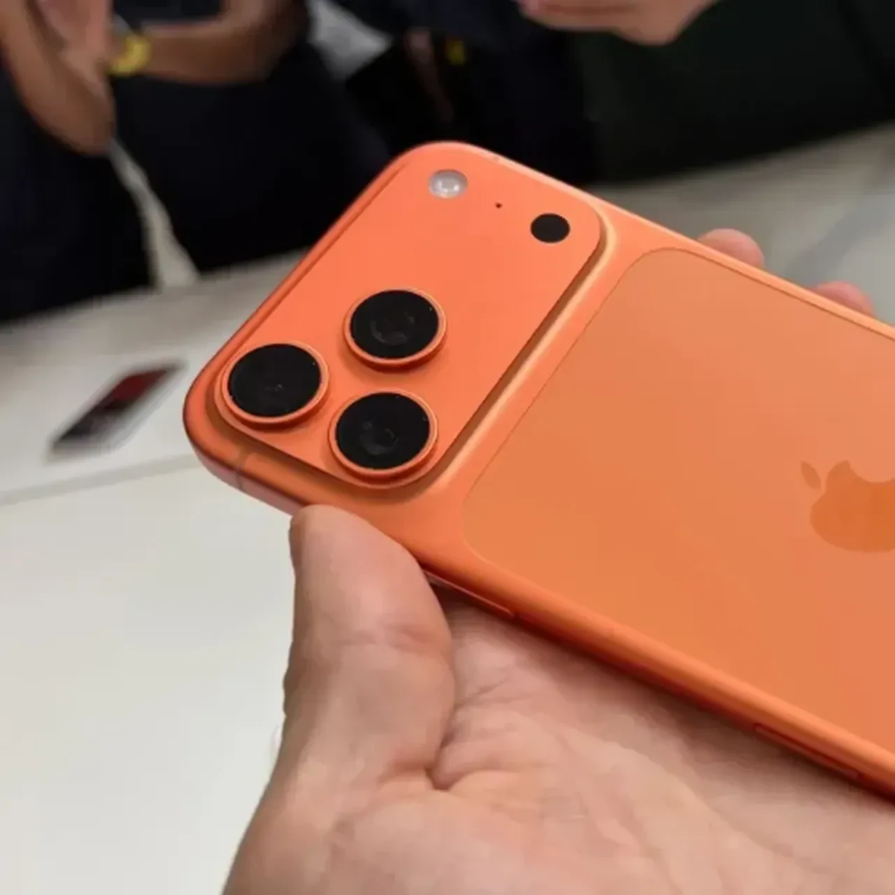 iPhone hata düzeltmeleri yolda: iOS 26.0.1 çok yakında kullanıma sunuluyor