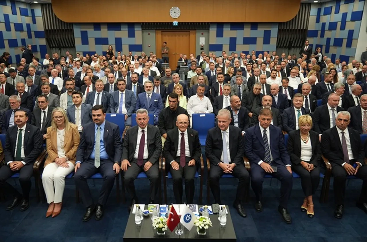 Bakan Şimşek İzmir'de iş insanlarıyla bir araya geldi