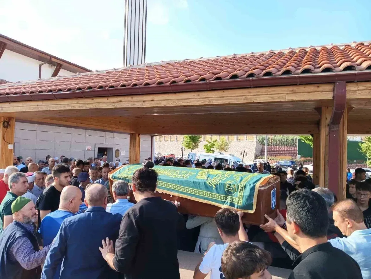 Bıçaklı saldırıda öldürülen çocuğun ailesine korkunç tehdit: Kafanı surlardan atacağız