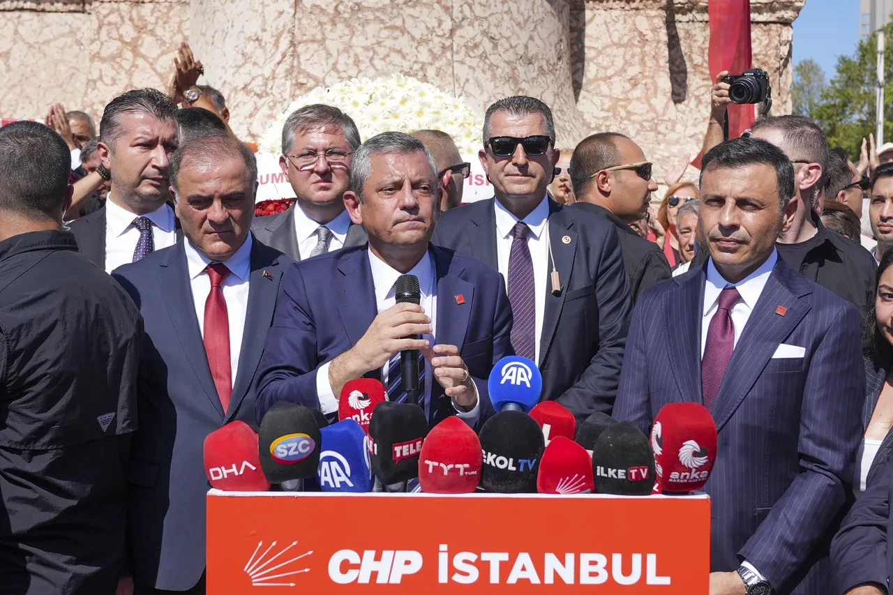 CHP'deki Gürsel Tekin krizini bu anket özetledi! CHP seçmeni faturayı Genel Merkez'e kesti