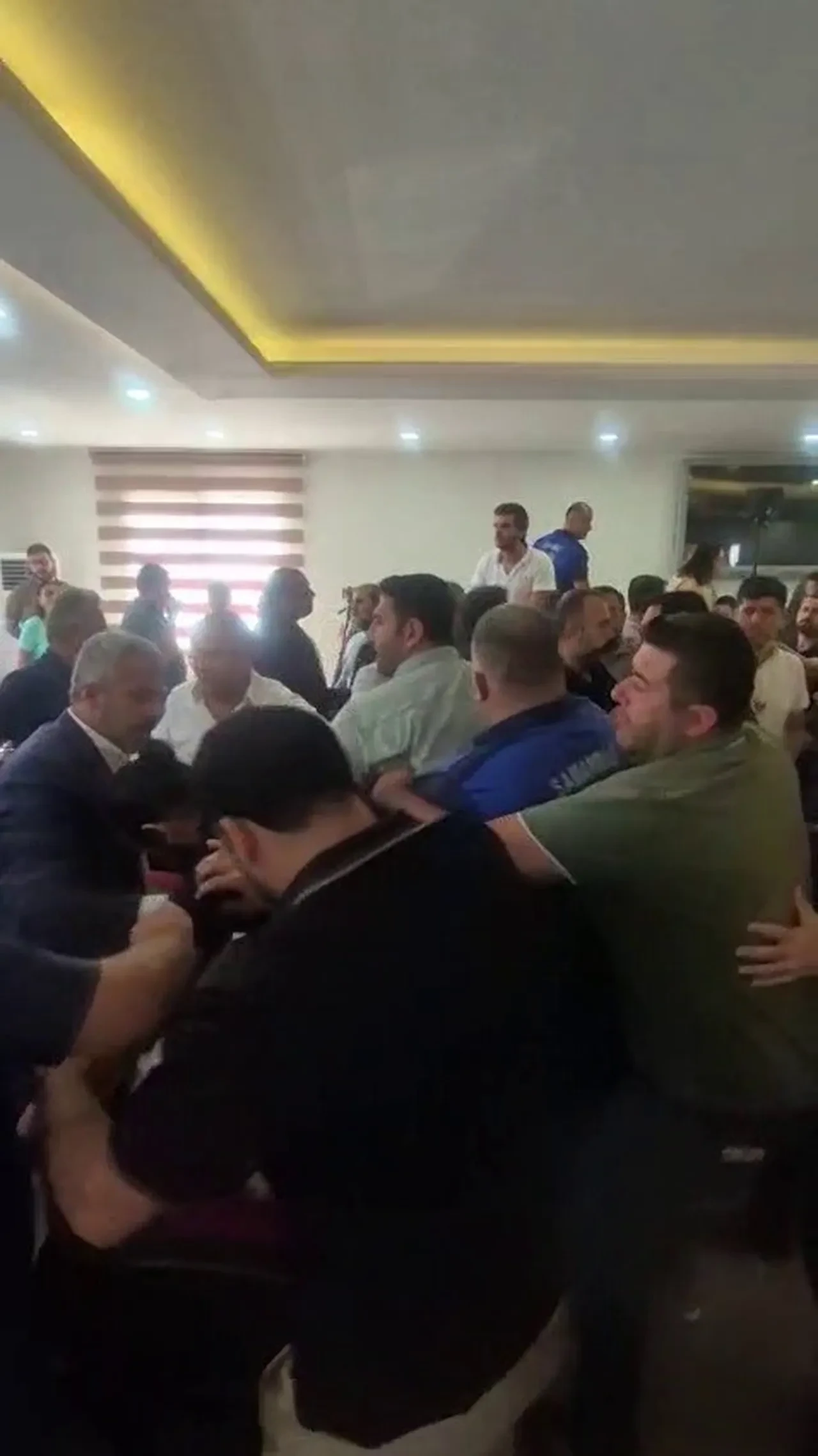 CHP'li meclis üyesinin TİP'li başkana küfretti! Ortalık savaş alanına döndü