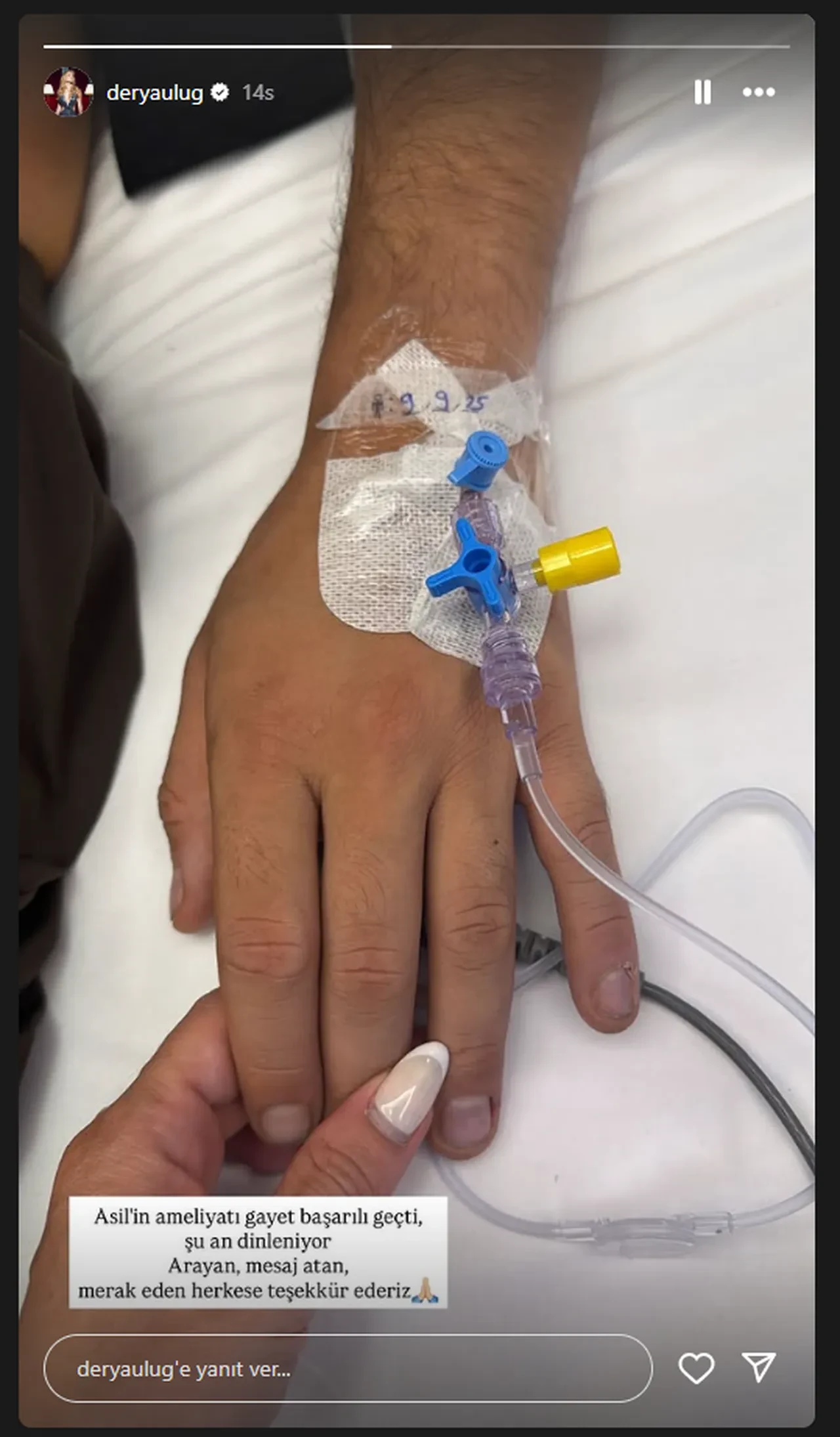 Derya Uluğ, Asil Gök'ün ameliyat olduğunu duyurdu