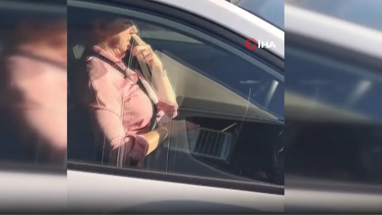 İstanbul trafiğinde tepki çeken görüntüler! Dizüstü bilgisayarla otomobil kullandı