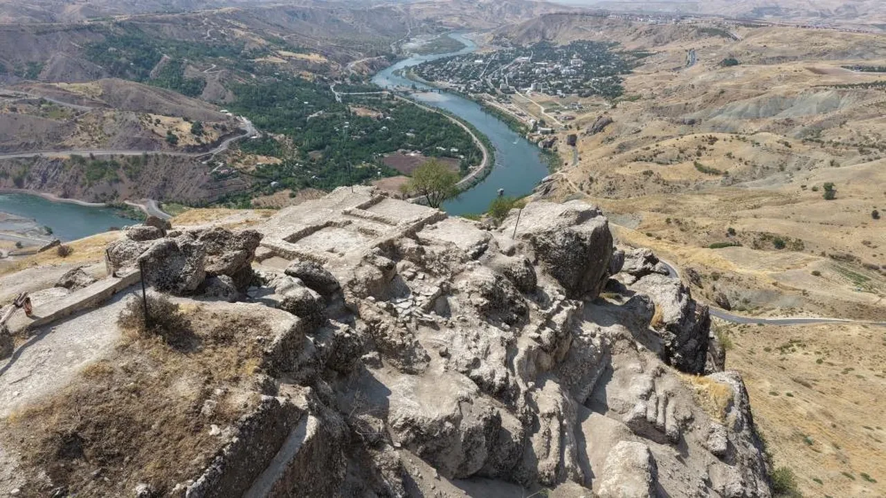 Elazığ'da 3 bin yıllık tarihi kalede keşfedildi! Osmanlı karargahına ait ilginç görüntüler
