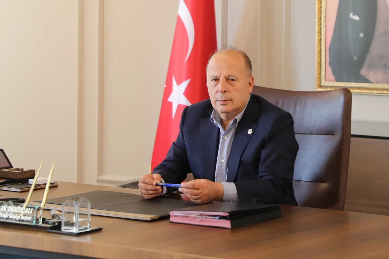 Erdoğan'ın AK Parti'ye davet ettiği CHP'li belediye başkanının odasına silahlı saldırı