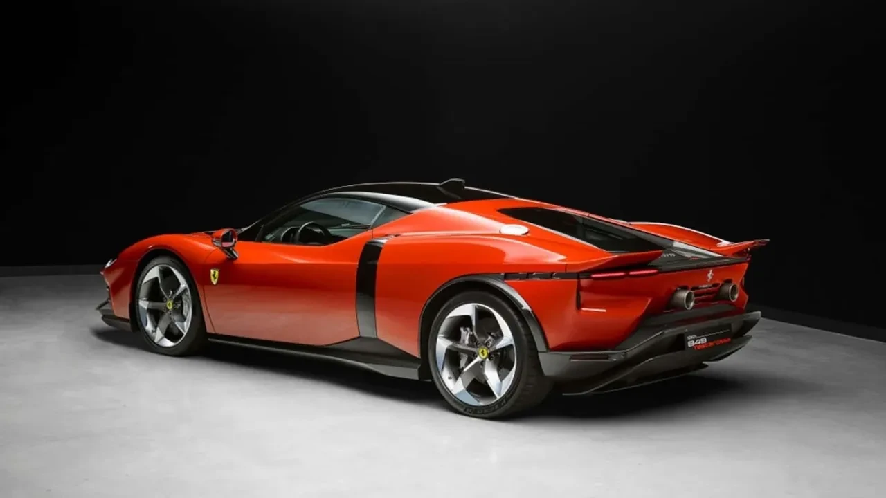 Ferrari efsanesi geri döndü: 1050 beygirlik yeni Testarossa tanıtıldı