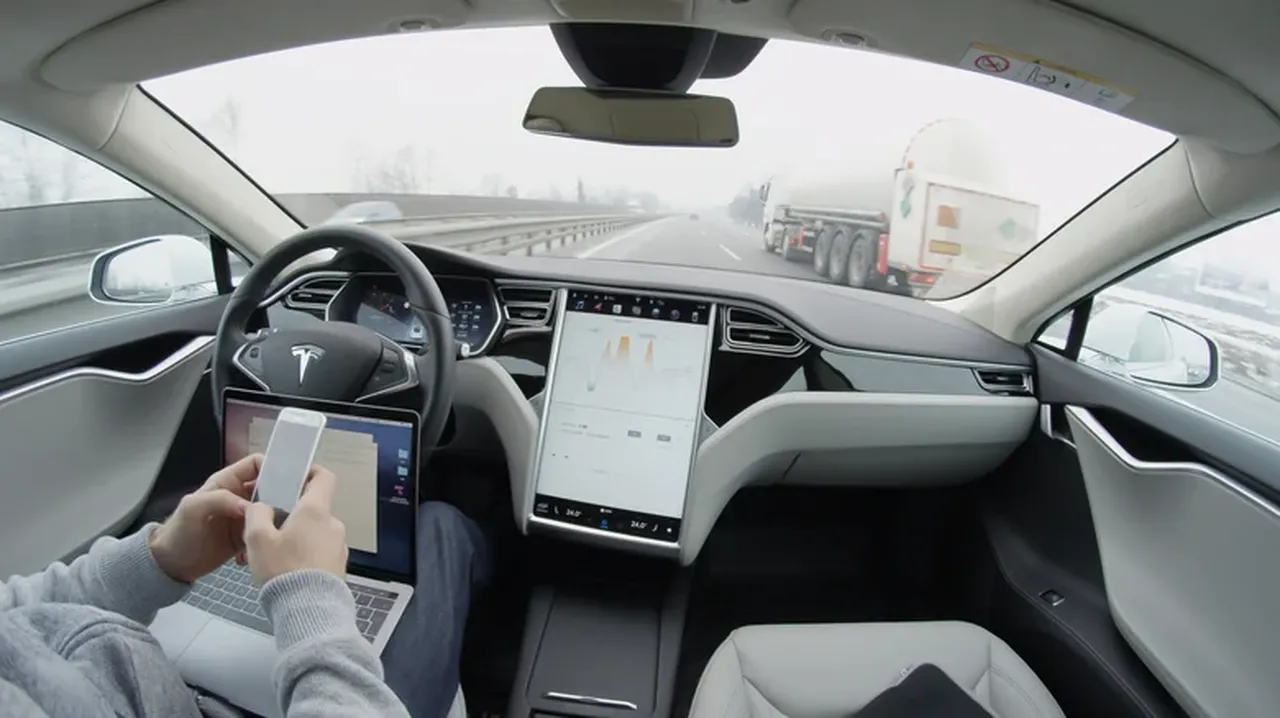 İlk kez Tesla araba kullanacaklar için hayati bilgiler: İşte bilmeniz gereken en önemli 5 ipucu