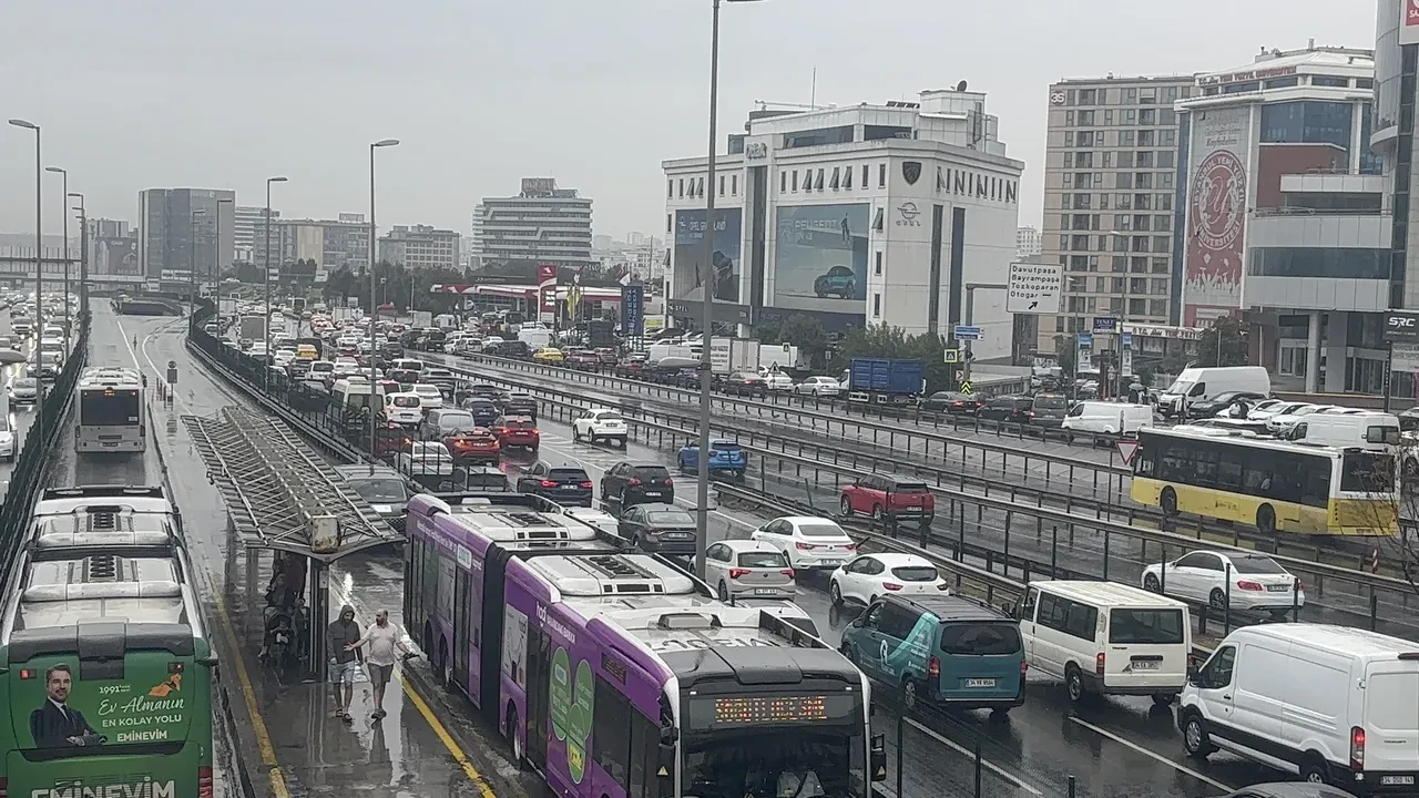 İstanbul'da toplu ulaşıma zam gündemde! Otobüs, metrobüs, taksi ve servisler de kapsamda