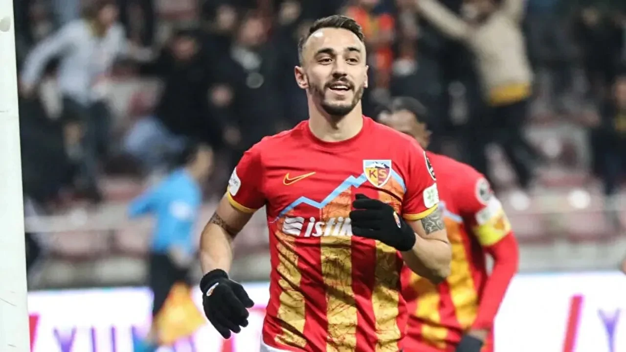 Gökhan Sazdağı resmen Beşiktaş'ta! İmzalar atıldı